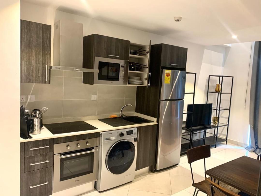 One Bedroom Apartment At A Embassy Gardens Cantonments Accra Bagian luar foto