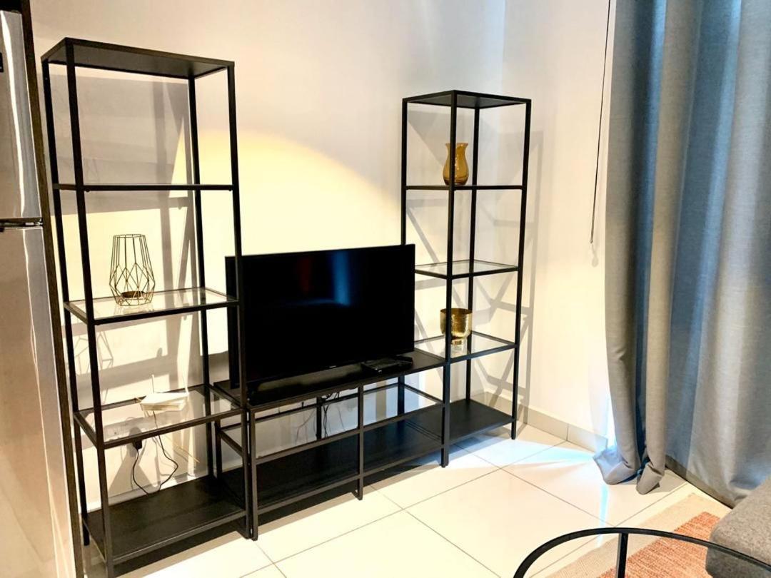 One Bedroom Apartment At A Embassy Gardens Cantonments Accra Bagian luar foto