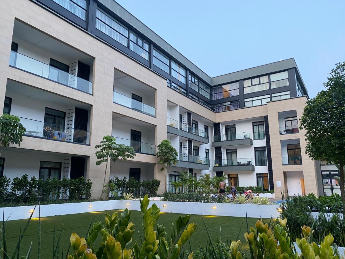 One Bedroom Apartment At A Embassy Gardens Cantonments Accra Bagian luar foto
